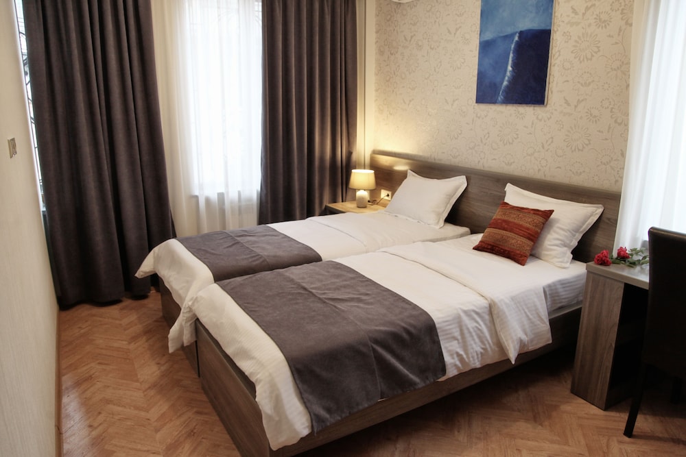 

Roma - Tbilisi - Hotel Four Brothers