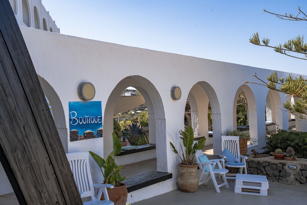 

Catania - Pantelleria - Cossyra Hotel