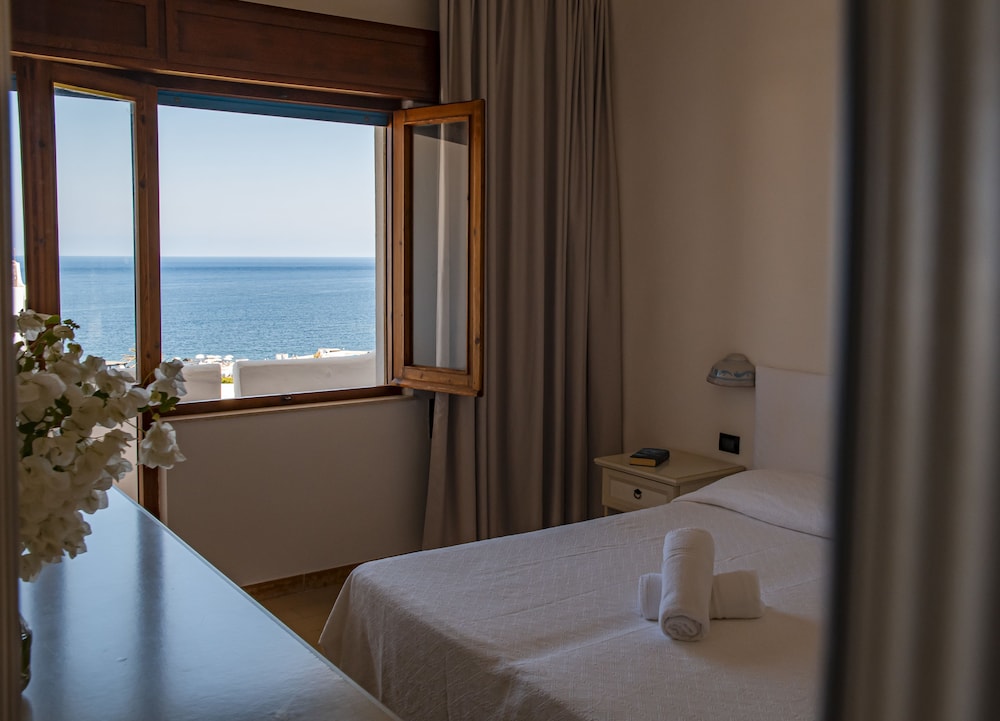 

Milano - Pantelleria - Cossyra Hotel