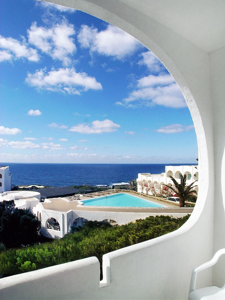 

Palermo - Pantelleria - Cossyra Hotel
