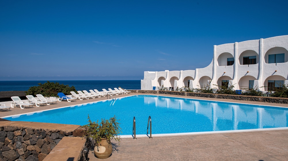 

Napoli - Pantelleria - Cossyra Hotel