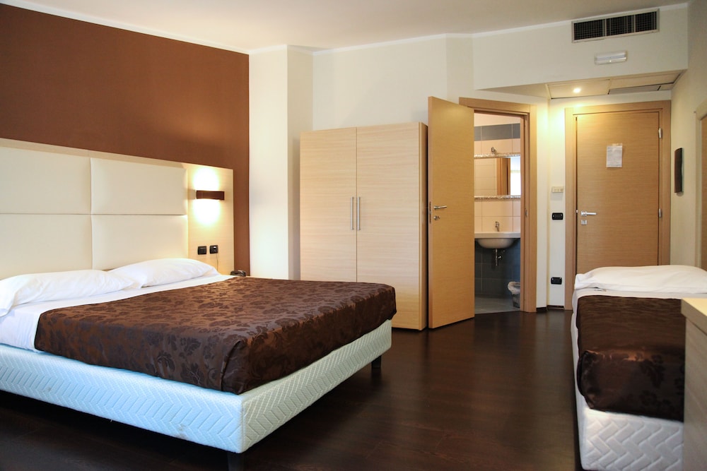 

Pisa - Lamezia Terme - Hotel Sogni D'Oro Airport