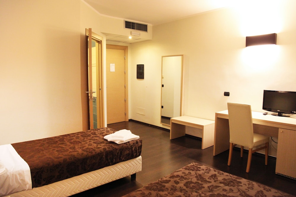 

Cagliari - Lamezia Terme - Hotel Sogni D'Oro Airport