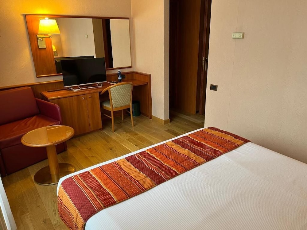 

Catania - Varese - Crystal Hotel Varese