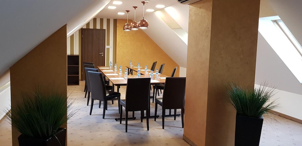 

Roma - Zabierzow - Hotel Fero Express POKOJE KLIMATYZOWANE AC