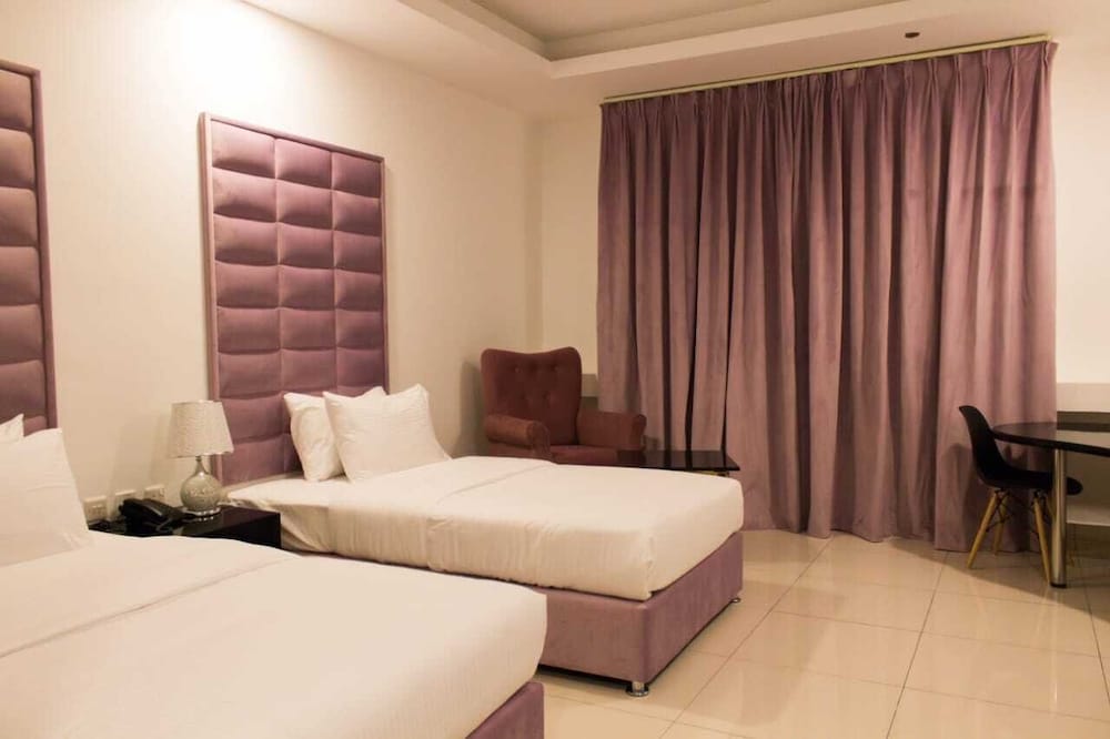 

Bologna - ‘Udhaybah - Parkside Plaza Muscat