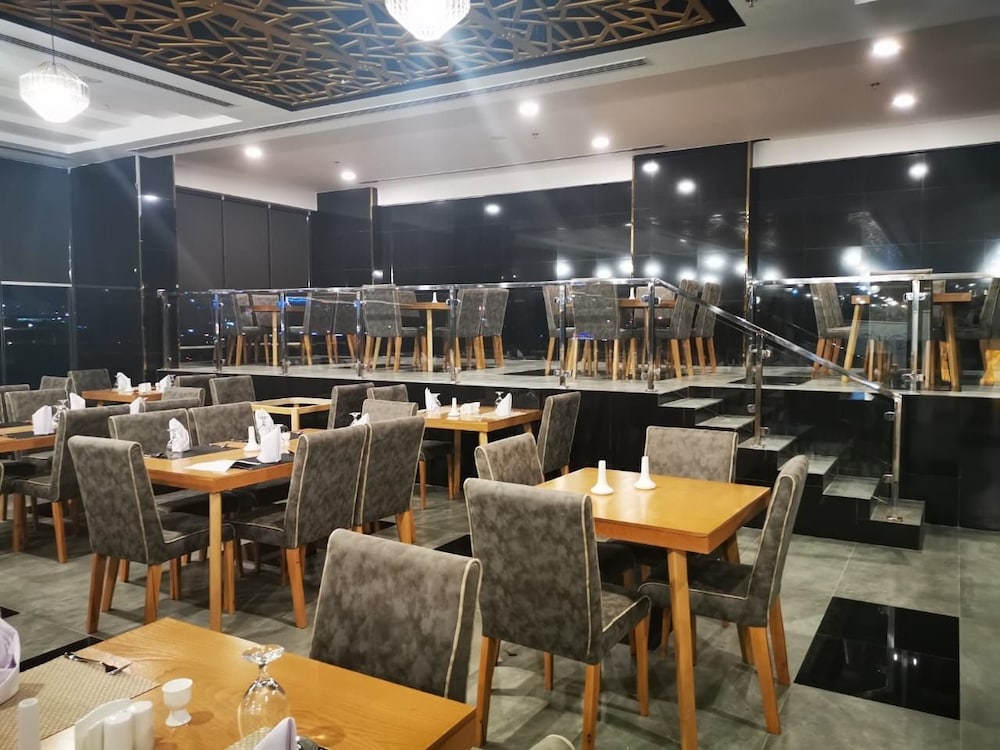 

Roma - ‘Udhaybah - Parkside Plaza Muscat