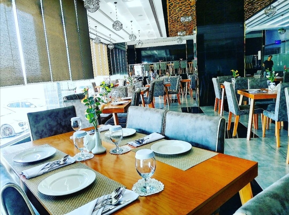 

Napoli - Costa di Mascate, Oman - Parkside Plaza Muscat
