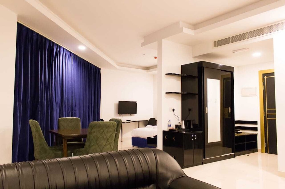 

Roma - Muscat - Parkside Plaza Muscat