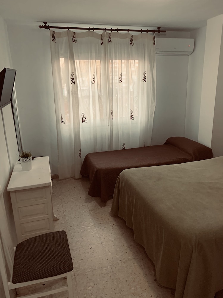 

Milano - Torre del Mar - Hostal Mediterraneo