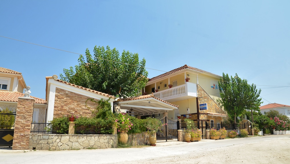 

Roma - Marathias - Ni-Mar Studios & Apartments