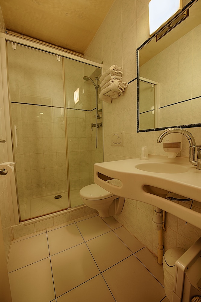 

Lamezia Terme - Ivry-sur-Seine - Le Ruisseau