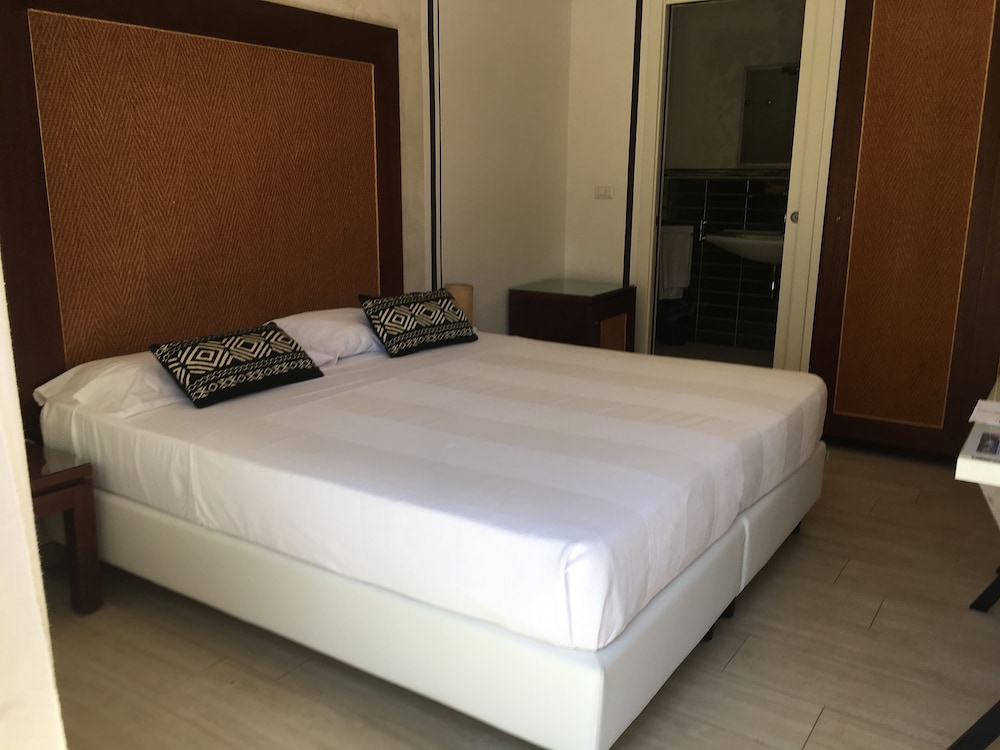 

Pisa - Stintino - Cala Rosa Club Hotel