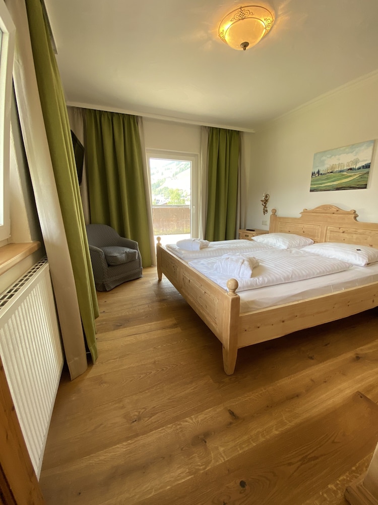 

Napoli - Saalbach - Stammhaus im Hotel Alpine Palace