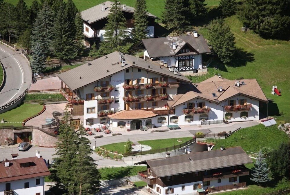 

Cagliari - Canazei - Alpine Touring Hotel-petfriendly