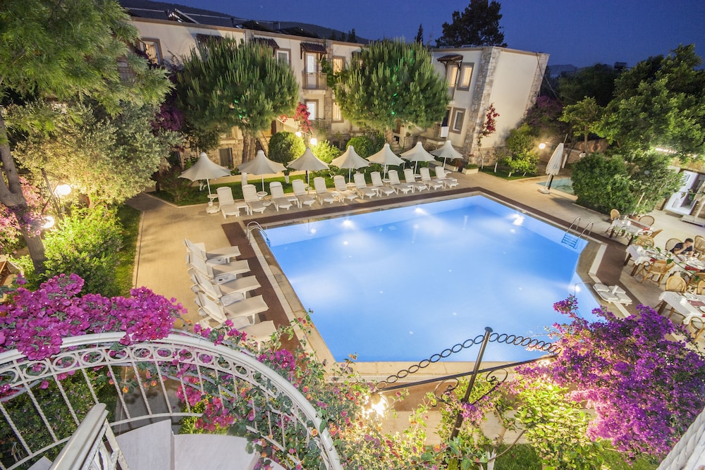 

Bologna - Gumbet - Moonshine Hotel & Suites