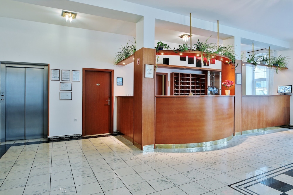 

Bari - Praga - Attic Hotel