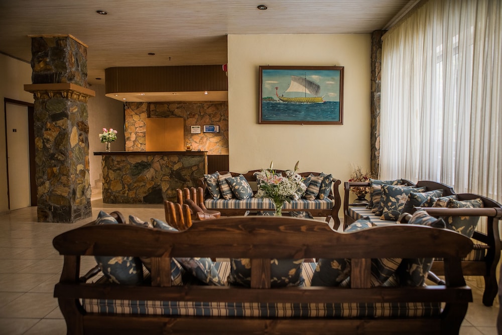

Bari - Malevizi - Roxani Hotel