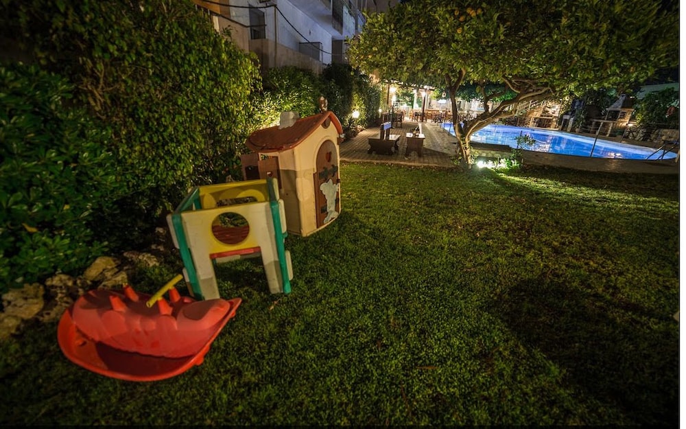 

Cagliari - Heraklion - Roxani Hotel