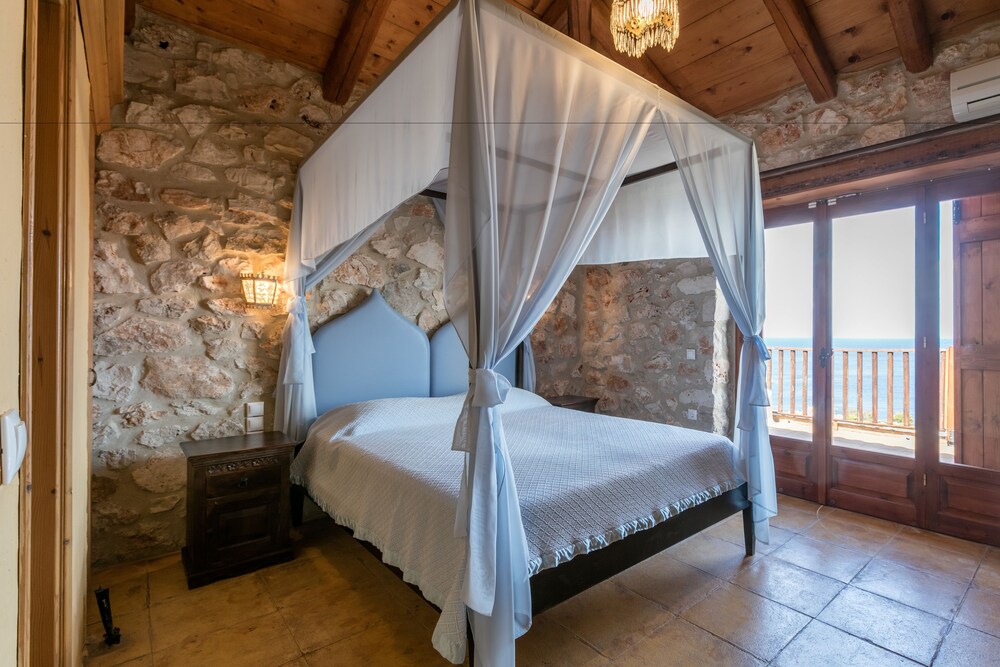 

Verona - Koríthion - Orfos Villas