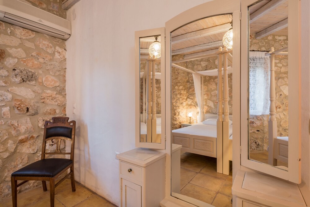 

Napoli - Koríthion - Orfos Villas