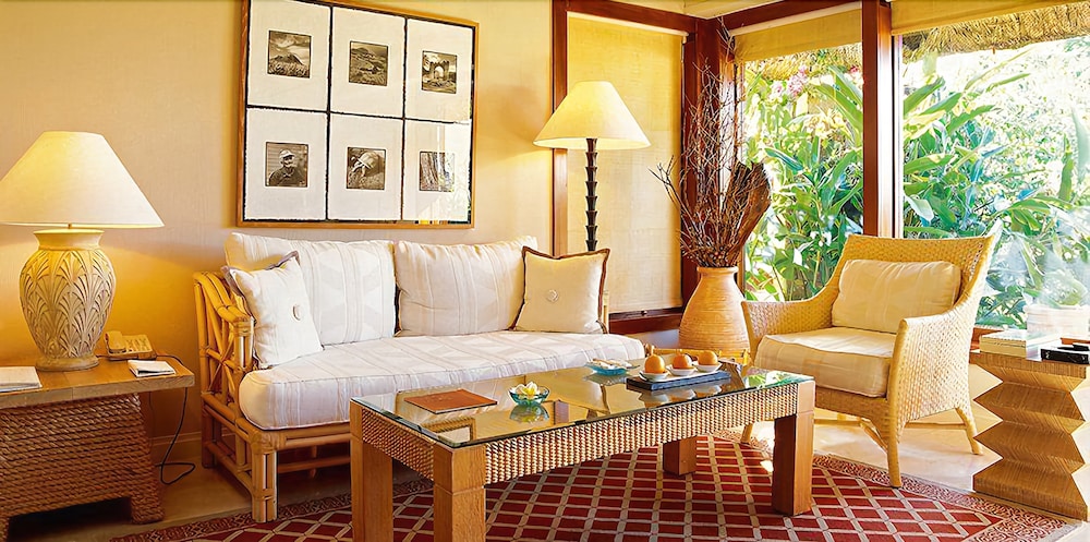 

Catania - Port Chambly - The Oberoi Beach Resort, Mauritius