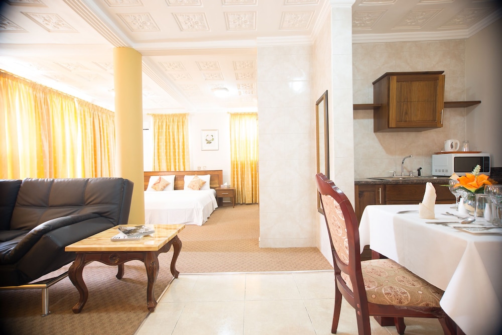 

Roma - Accra - Charleston Hotel