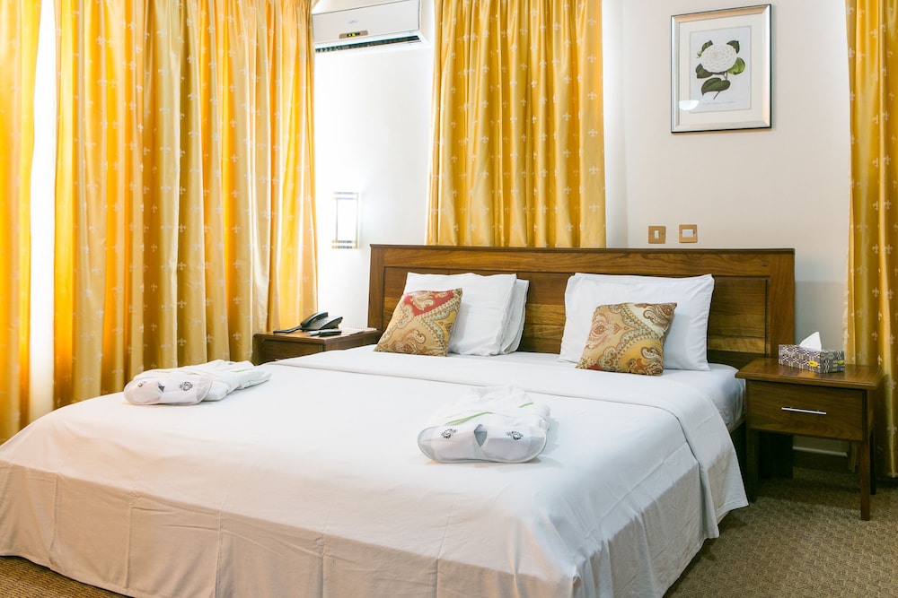 

Roma - Accra - Charleston Hotel