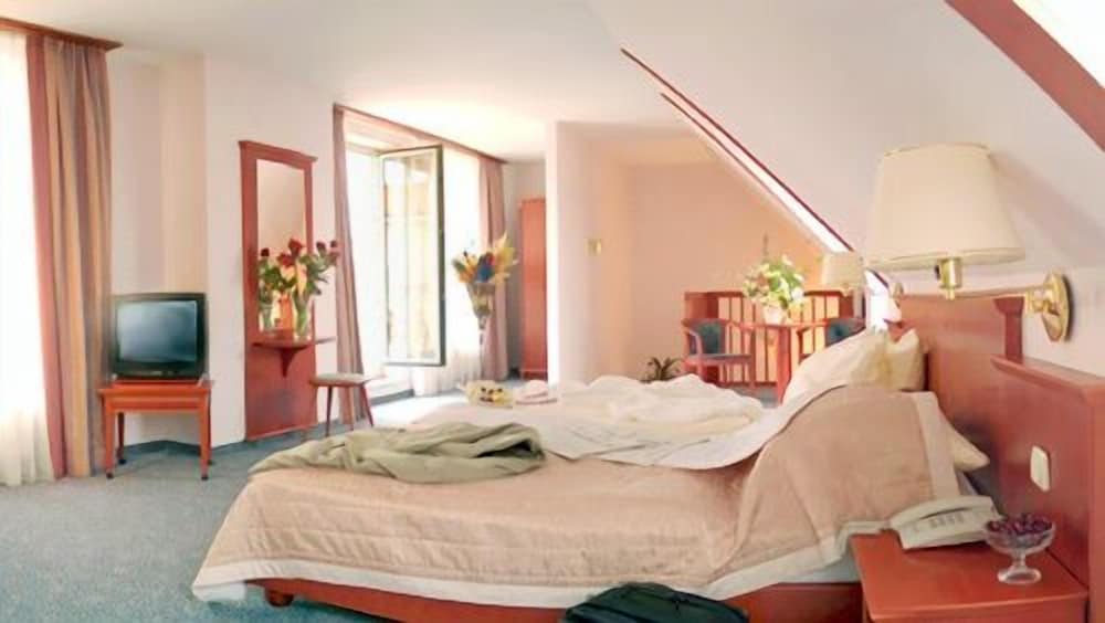 

Lamezia Terme - Vienna - Hotel Allegro Wien