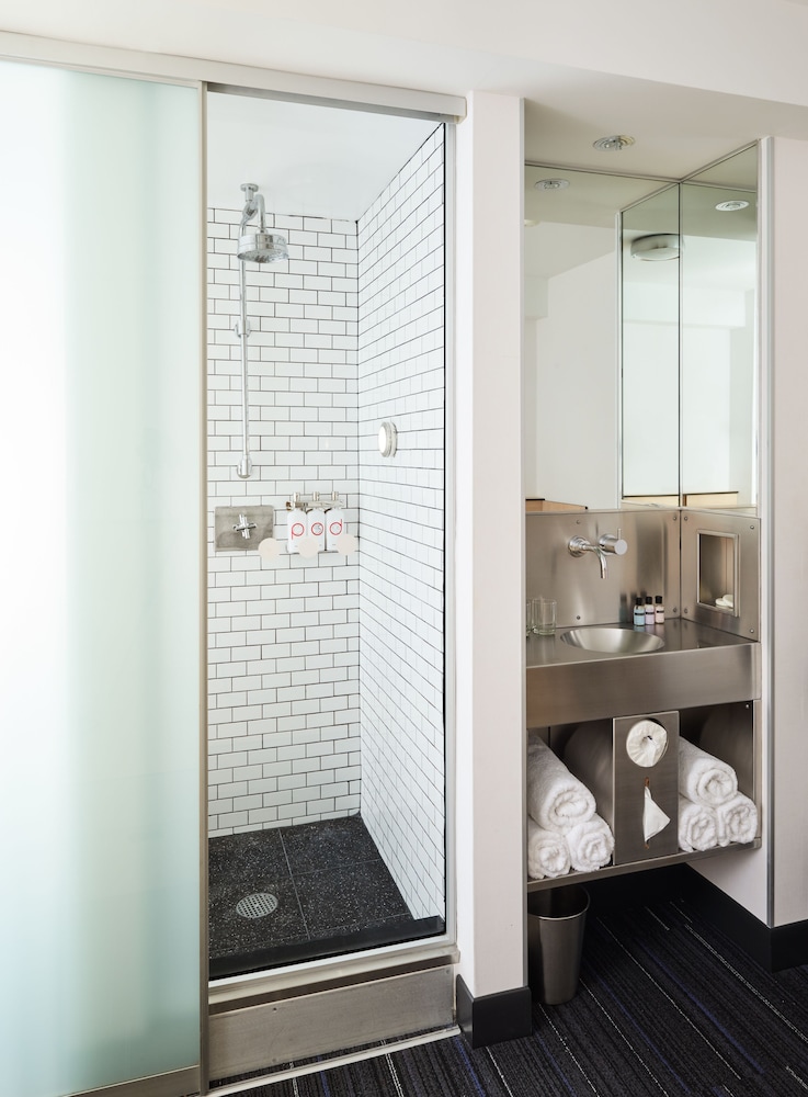 

Venezia - Long Island City - Pod 51