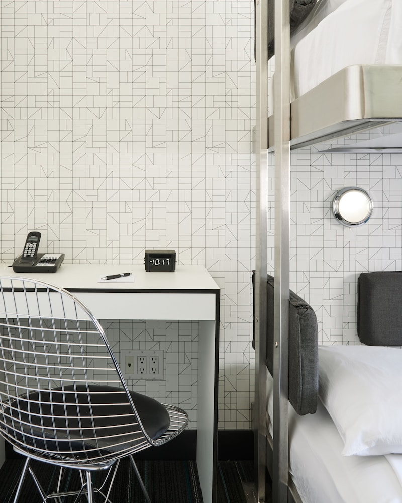 

Venezia - Long Island City - Pod 51