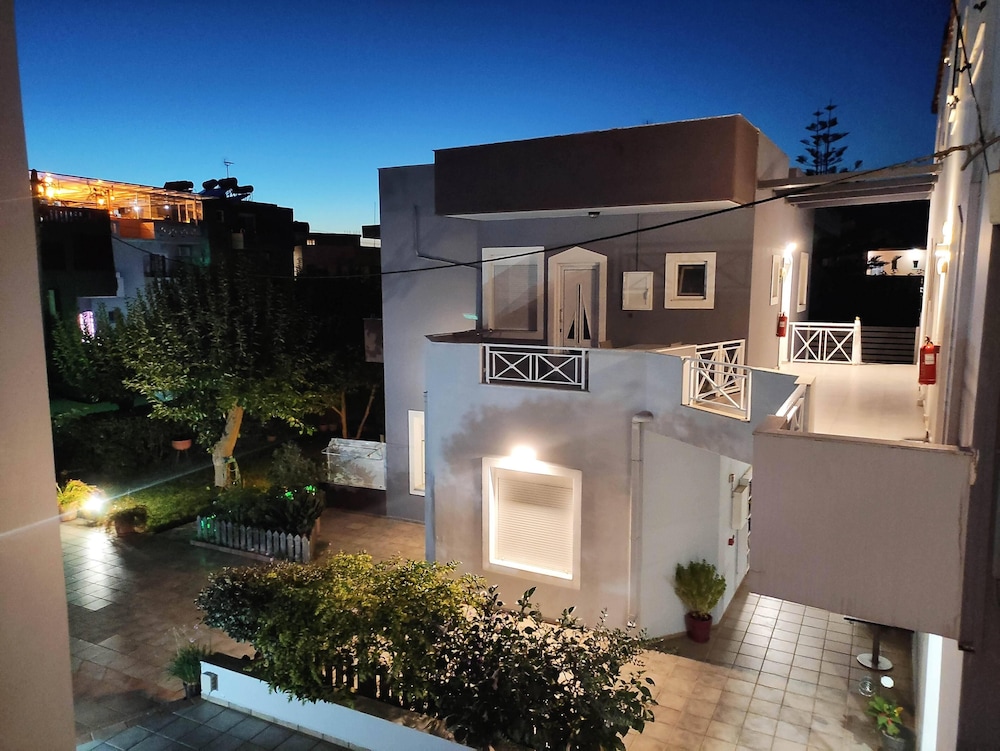 

Cagliari - Georgioupoli - Athena Hotel