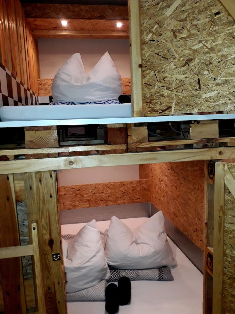 

Napoli - Dresda - FOX BOX I Capsule Apt