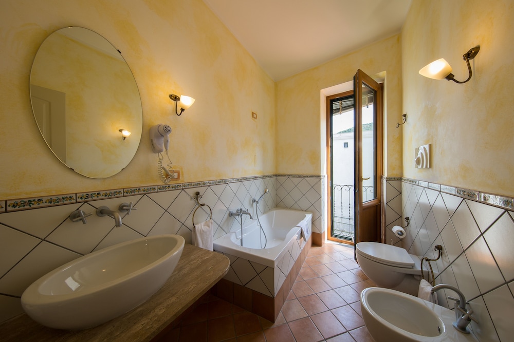 

Verona - Cetara - Hotel Scapolatiello
