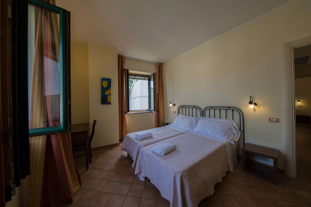 

Torino - Cetara - Hotel Scapolatiello