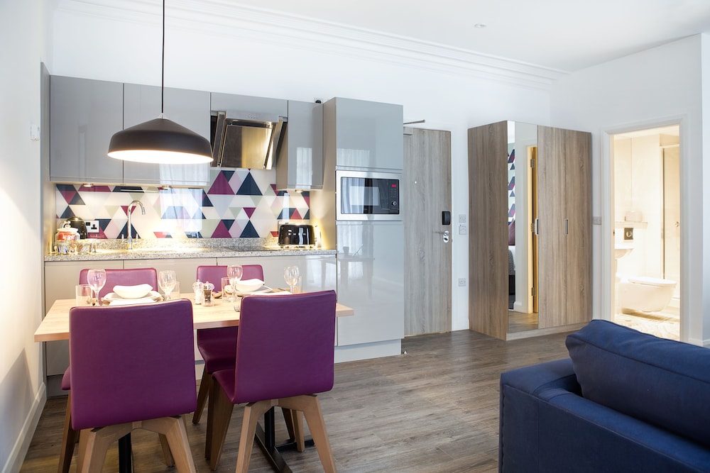 

Bari - Leith - Cityroomz Edinburgh