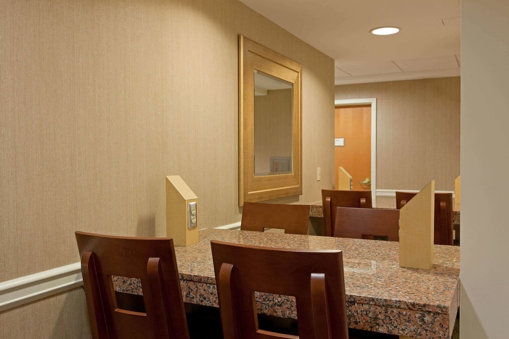 

Roma - Brookline - La Quinta Inn & Suites By Wyndham Boston Somerville