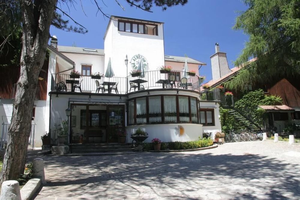 

Napoli - Pescasseroli - LH Albergo il Paradiso
