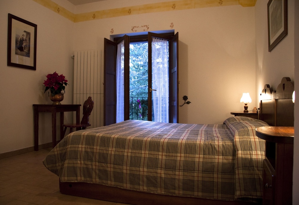 

Napoli - Pescasseroli - LH Albergo il Paradiso