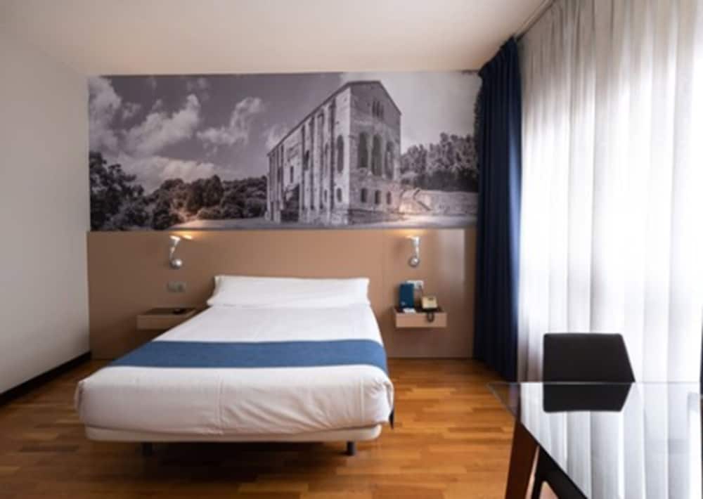 

Roma - Oviedo - Aparthotel Campus