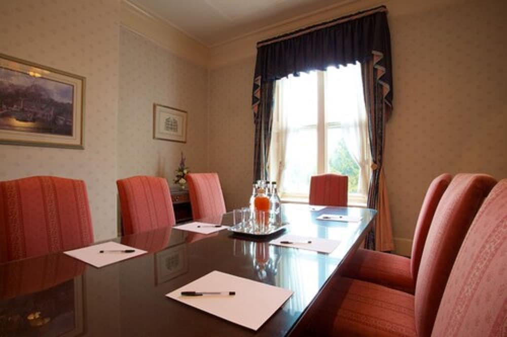 

Cagliari - Croydon - Coulsdon Manor Hotel and Golf Club