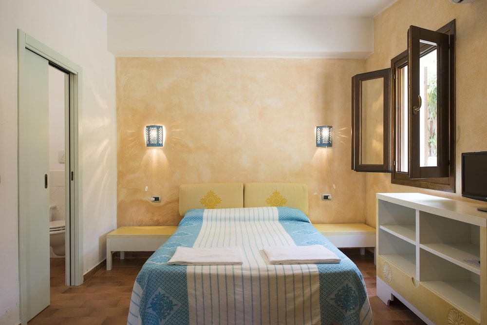 

Trieste - Villasimius, Sardegna - S'Incantu Resort