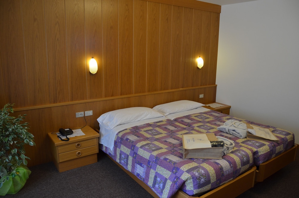 

Lamezia Terme - Selva di Val Gardena, Montagna Italia - Hotel Ladina