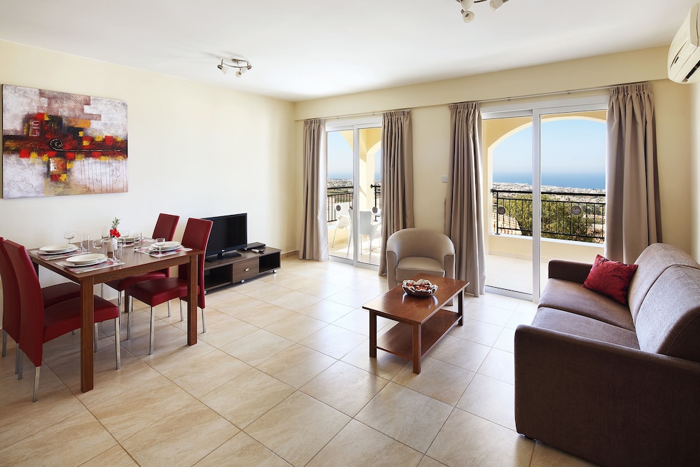 

Bologna - Paphos - Club St George Resort