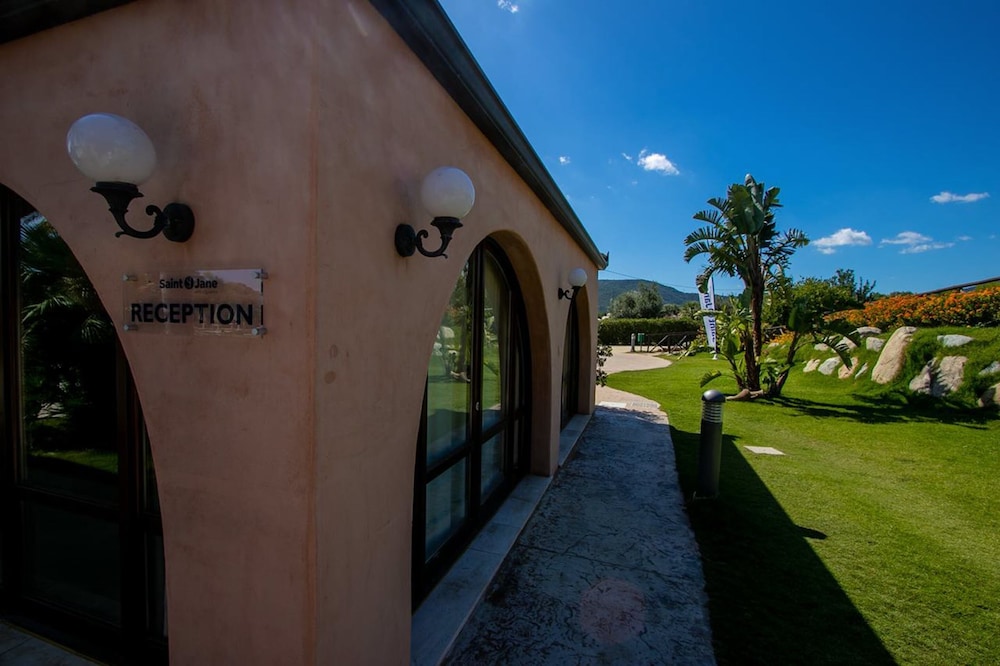 

Napoli - Castiadas - Alma Resort