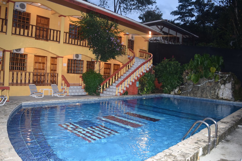 

Milano - Quepos - Hotel Las Tres Banderas