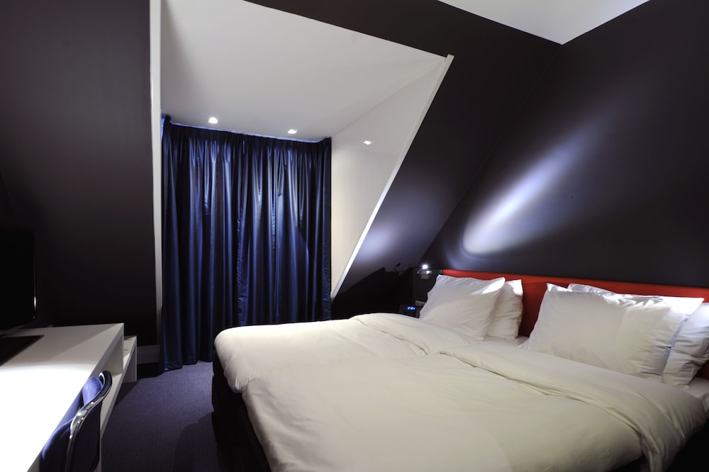 

Bologna - Schiphol - Blue Mansion Hotel