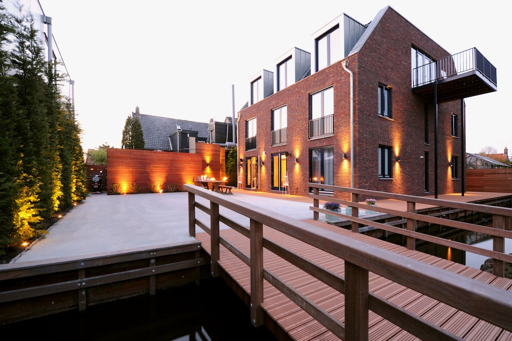 

Brindisi - Amsterdam - Blue Mansion Hotel