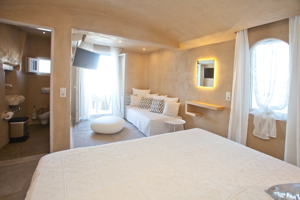 

Milano - Naxos Chora - Golden Sun Hotel