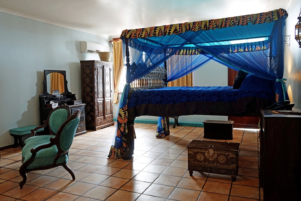 

Milano - Grave Island - Zanzibar Palace Hotel
